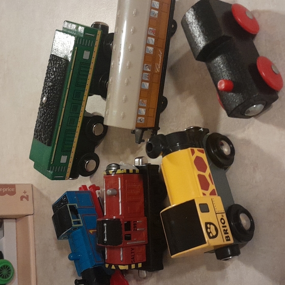 Lot of 13 TOY TRAINS mixed brands - Picture 2 of 4
